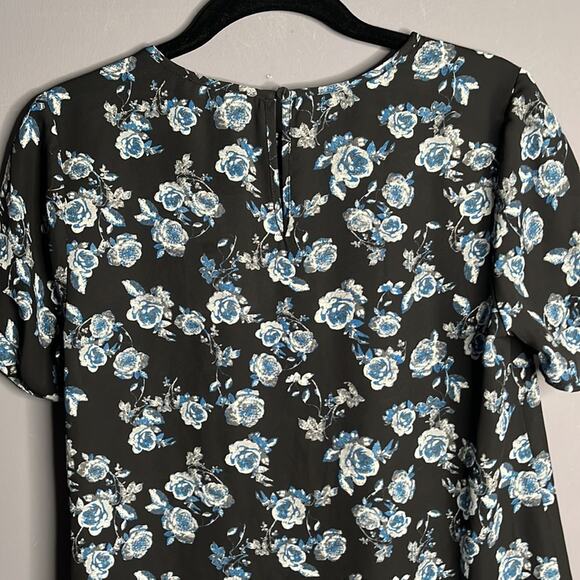 DR2 Black and Blue Floral Short Sleeve Blouse Size XS - Picture 6 of 9
